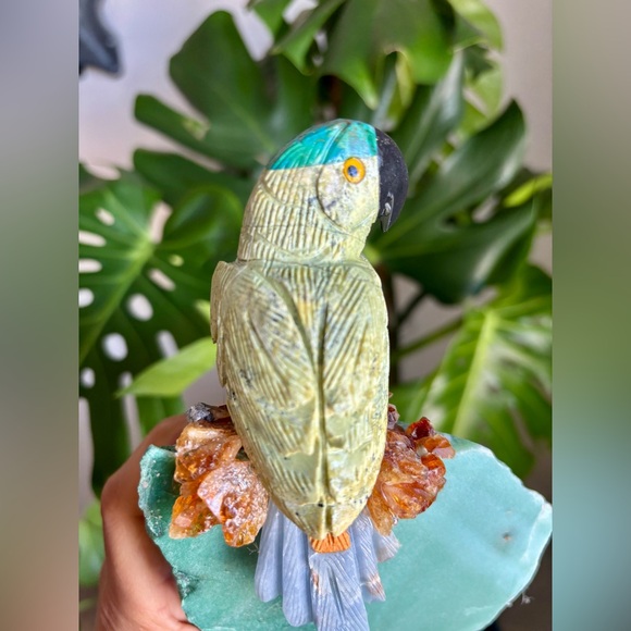 Parrot Carving on Aventurine - Picture 7 of 8